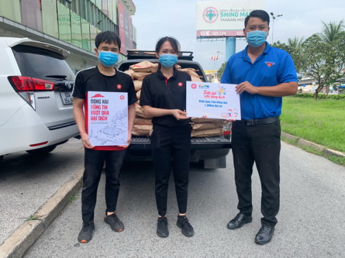 Pizza Hut gửi yêu thương đến tuyến đầu chống dịch