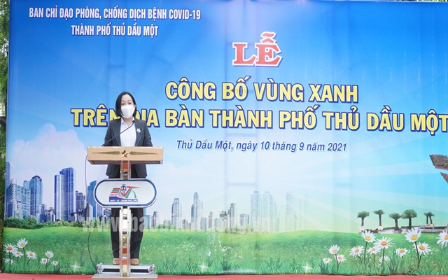 B&amp;agrave; Nguyễn Thu C&amp;uacute;c, Chủ Tịch UBND, Ph&amp;oacute; Ban Thường trực  BCĐ ph&amp;ograve;ng, chống dịch Covid-19 TP.Thủ Dầu ph&amp;aacute;t biểu.