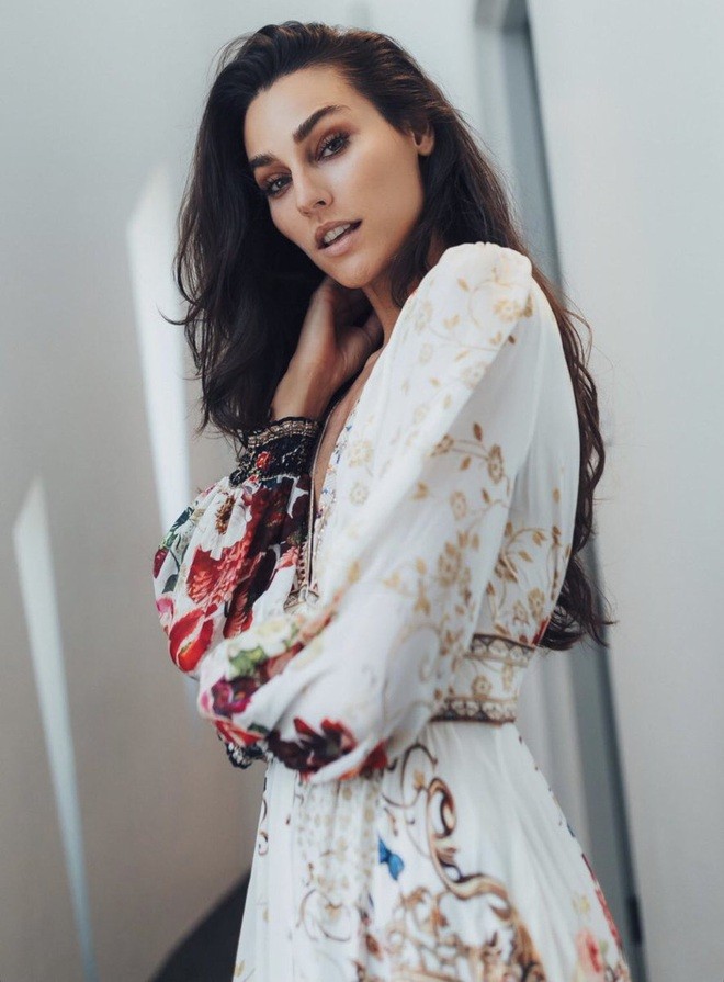 Nhan sắc đỉnh cao của chủ nh&amp;acirc;n danh hiệu Vẻ đẹp vượt thời gian 2021