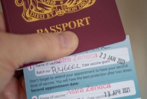 Anh loại bỏ kế hoạch hộ chiếu vắc xin