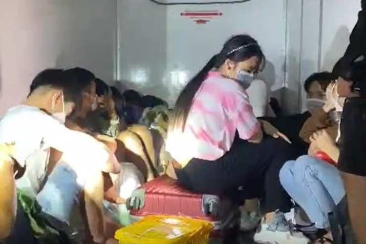 H&amp;agrave; Tĩnh kh&amp;ocirc;ng hỗ trợ 15 người trốn trong th&amp;ugrave;ng xe đ&amp;ocirc;ng lạnh về qu&amp;ecirc;