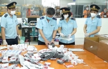 Lật tẩy lô thuốc điều trị Covid-19 đội lốt quà tặng thực phẩm