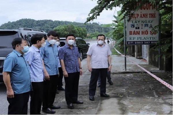 B&amp;iacute; thư tỉnh ủy Thanh H&amp;oacute;a Đỗ Trọng Hưng trực tiếp xuống chỉ đạo c&amp;ocirc;ng t&amp;aacute;c ph&amp;ograve;ng chống dịch