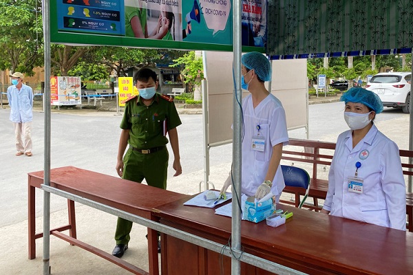 Lập c&amp;aacute;c chốt v&amp;agrave; thực hiện lấy mẫu x&amp;eacute;t nghiệm covid 19