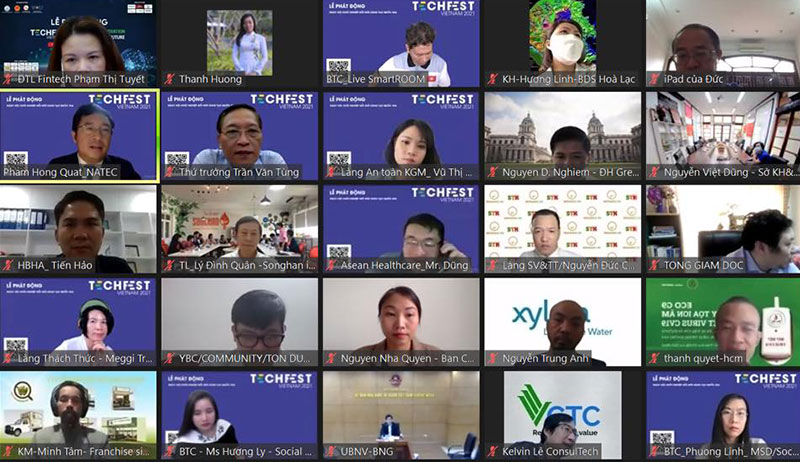To&amp;agrave;n cảnh buổi họp trực tuyến