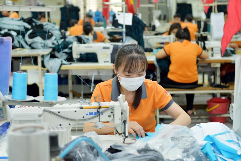 &amp;Ocirc;ng Trương Văn Cẩm, Ph&amp;oacute; Chủ tịch thường trực Hiệp hội Dệt May Việt Nam nhận định, 4 th&amp;aacute;ng cuối năm 2021 sẽ l&amp;agrave; khoảng thời gian cực kỳ kh&amp;oacute; khăn đối với ng&amp;agrave;nh dệt may. Nếu t&amp;igrave;nh h&amp;igrave;nh dịch bệnh kh&amp;ocirc;ng kiểm so&amp;aacute;t được trong th&amp;aacute;ng 9/2021, khả năng cả năm nay ng&amp;agrave;nh chỉ đạt kim ngạch xuất khẩu 33 &amp;ndash; 34 tỷ USD