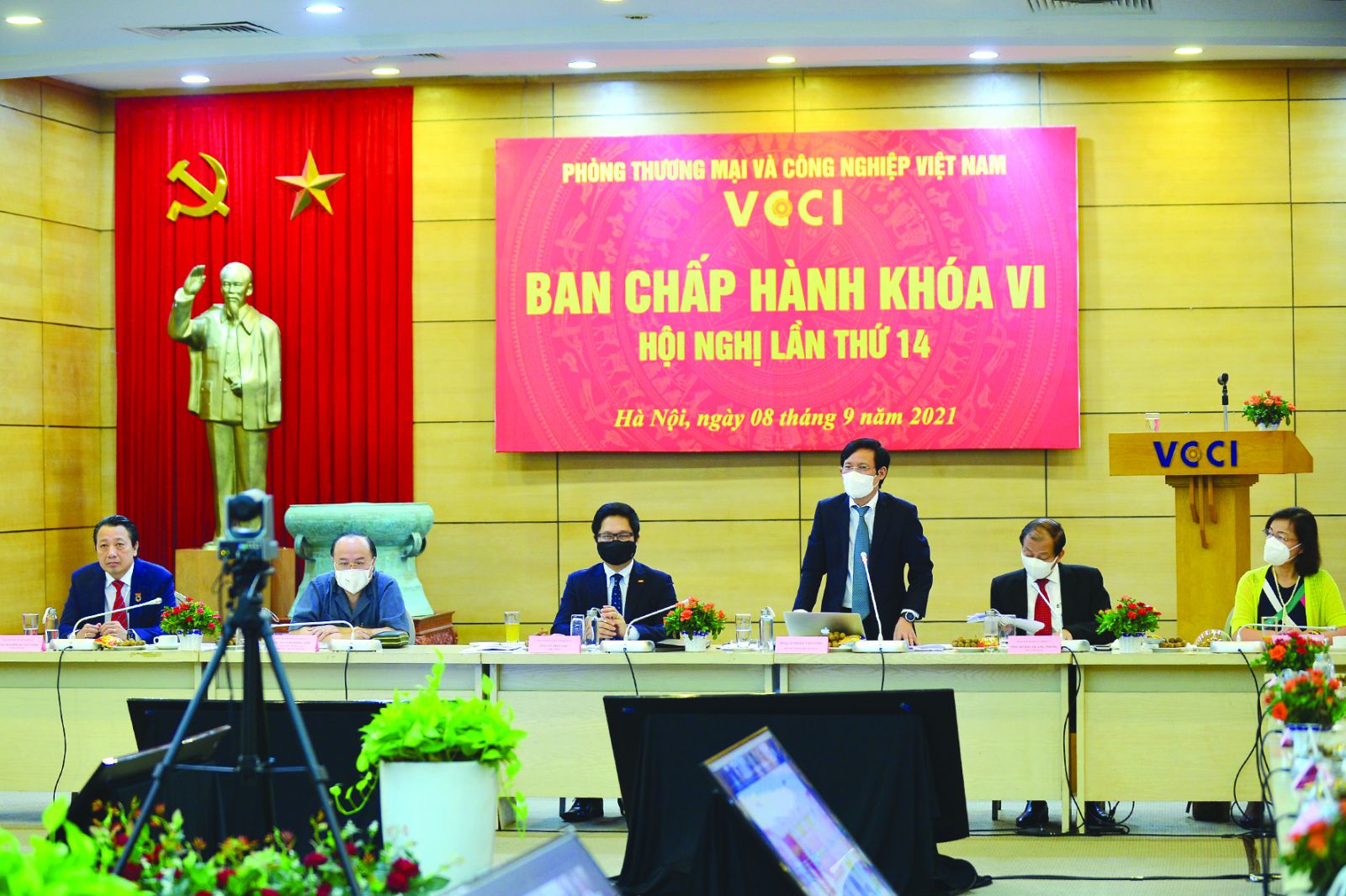 Chủ tịch VCCI Phạm Tấn C&amp;ocirc;ng: &amp;ldquo;Hỗ trợ, đồng h&amp;agrave;nh c&amp;ugrave;ng cộng đồng doanh nghiệp vượt qua COVID-19 l&amp;uacute;c n&amp;agrave;y l&amp;agrave; nhiệm vụ cấp b&amp;aacute;ch m&amp;agrave; VCCI cần dốc to&amp;agrave;n lực để thực hiện&amp;rdquo;