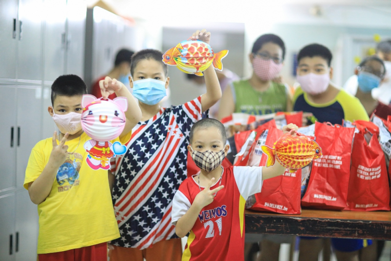 C&amp;ocirc;ng an TP Hồ Ch&amp;iacute; Minh trao 1.000 phần qu&amp;agrave; cho trẻ mồ c&amp;ocirc;i, kh&amp;oacute; khăn  -0