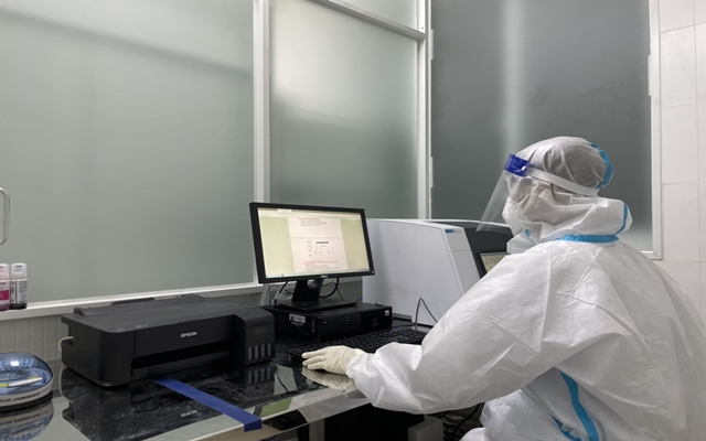 Hệ thống x&amp;eacute;t nghiệm ho&amp;agrave;n to&amp;agrave;n tự động v&amp;agrave; trả kết quả trong khoảng 3 giờ