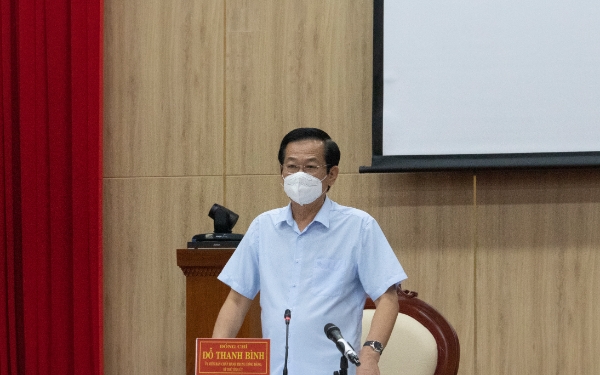 B&amp;iacute; thư tỉnh ủy Đỗ Thanh B&amp;igrave;nh- Trưởng Ban Chỉ đạo ph&amp;ograve;ng, chống dịch bệnh Covid-19 tỉnh, ph&amp;aacute;t biểu chỉ đạo tại hội nghị