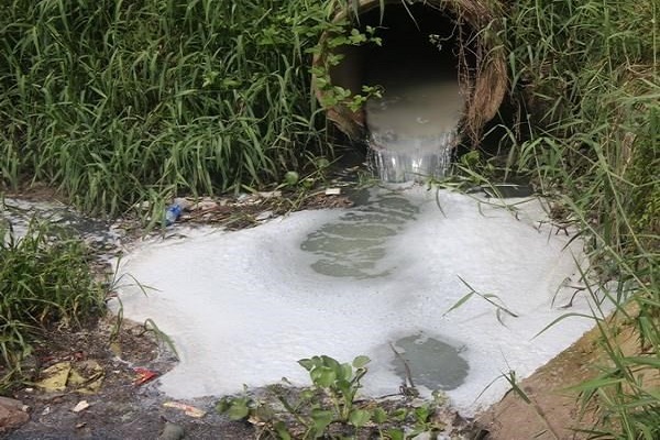 Nước xả thải trực tiếp ra m&amp;ocirc;i trường kh&amp;ocirc;ng qua xử l&amp;yacute;