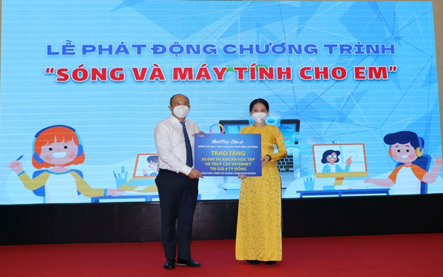 Lễ phát động chương trình “sóng và máy tính cho em” với mục đích kêu gọi các tổ chức, cơ quan, các doanh nghiệp trong tỉnh tiếp tục phát huy truyền thống của dân tộc Việt Nam tích cực hưởng ứng Lễ phát động chương trình “sóng và máy tính cho em” với mục đích kêu gọi các tổ chức, cơ quan, các doanh nghiệp trong tỉnh tiếp tục phát huy truyền thống của dân tộc Việt Nam tích cực hưởng ứng