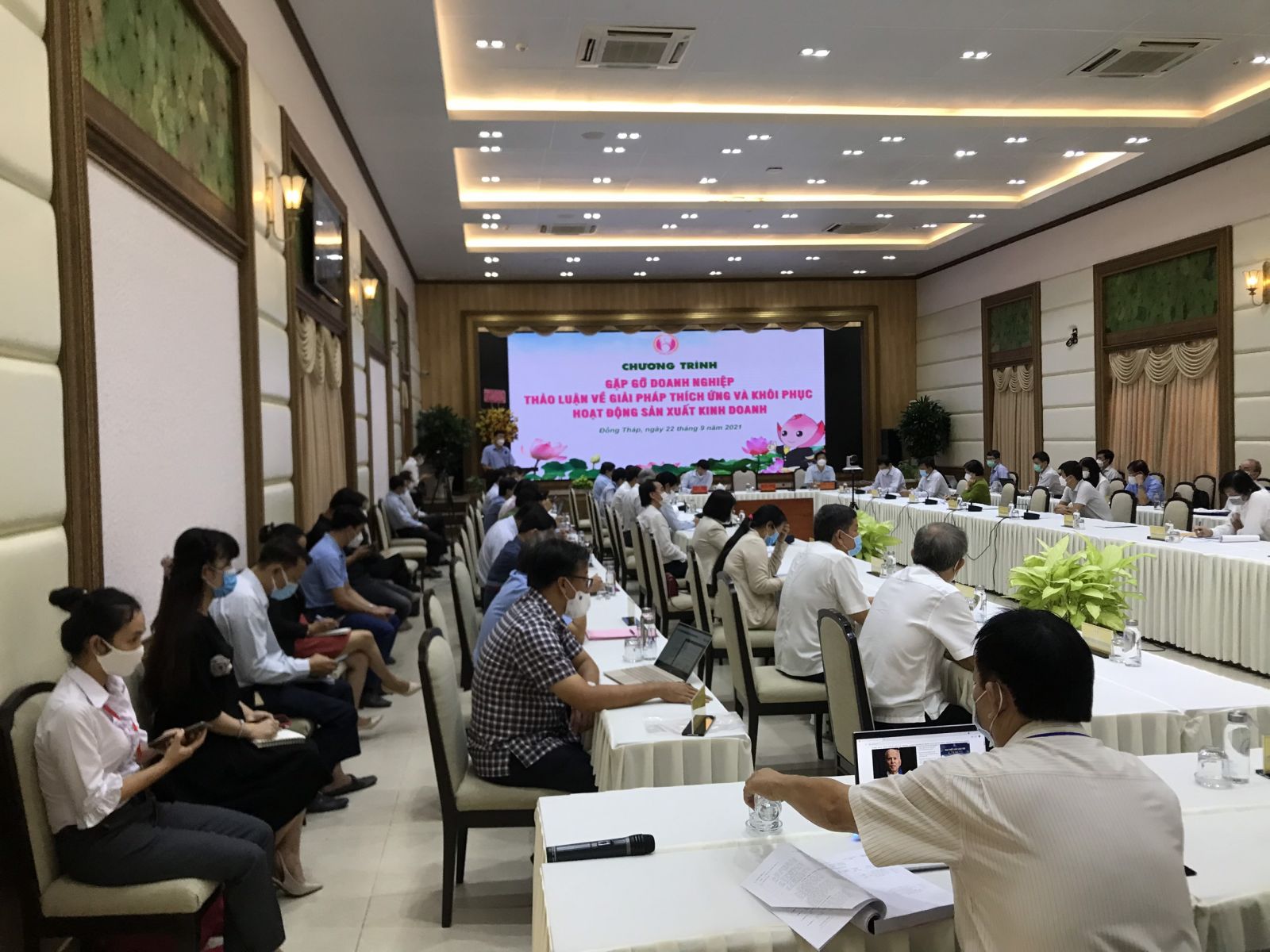 To&amp;agrave;n cảnh Hội nghị trực tuyến