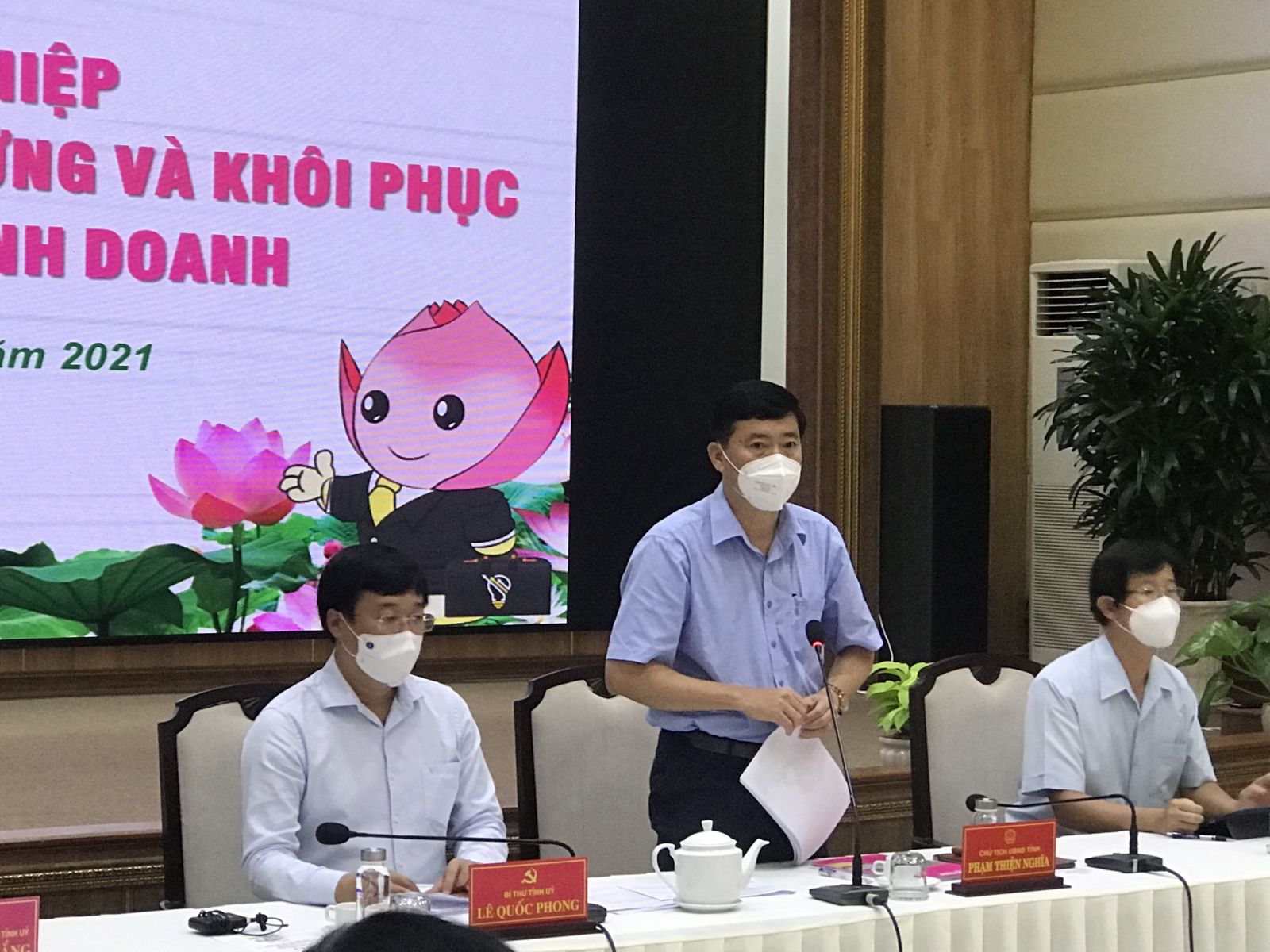 Chủ tịch Uỷ ban nh&amp;acirc;n d&amp;acirc;n tỉnh nhấn mạnh, với sự v&amp;agrave;o cuộc của cả hệ thống ch&amp;iacute;nh trị,  Đồng Th&amp;aacute;p quyết t&amp;acirc;m sớm trở lại trạng th&amp;aacute;i b&amp;igrave;nh thường mới  để tạo điều kiện cho doanh nghiệp, người d&amp;acirc;n t&amp;aacute;i sản xuất.
