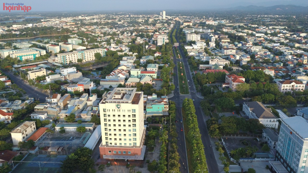 TP Tam Kỳ, thời gian qua đ&amp;atilde; co nhiều tập đo&amp;agrave;n lớn đến đề xuất nghi&amp;ecirc;n cứu đầu tư c&amp;aacute;c khu đ&amp;ocirc; thị, khu du lịch sinh th&amp;aacute;i, s&amp;acirc;n golf, khu vui chơi giải tr&amp;iacute;...