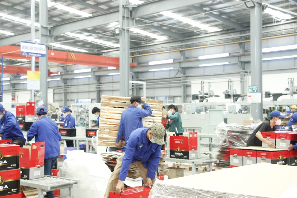 Mặc d&amp;ugrave; c&amp;ocirc;ng suất hoạt động của c&amp;aacute;c DN n&amp;agrave;y c&amp;ograve;n hạn chế, chưa đủ 100% như trong điều kiện b&amp;igrave;nh thường nhưng cơ bản giải quyết được những đơn h&amp;agrave;ng tồn đọng đ&amp;atilde; đến hạn giải giao cho đối t&amp;aacute;c, kh&amp;ocirc;ng thể k&amp;eacute;o d&amp;agrave;i.