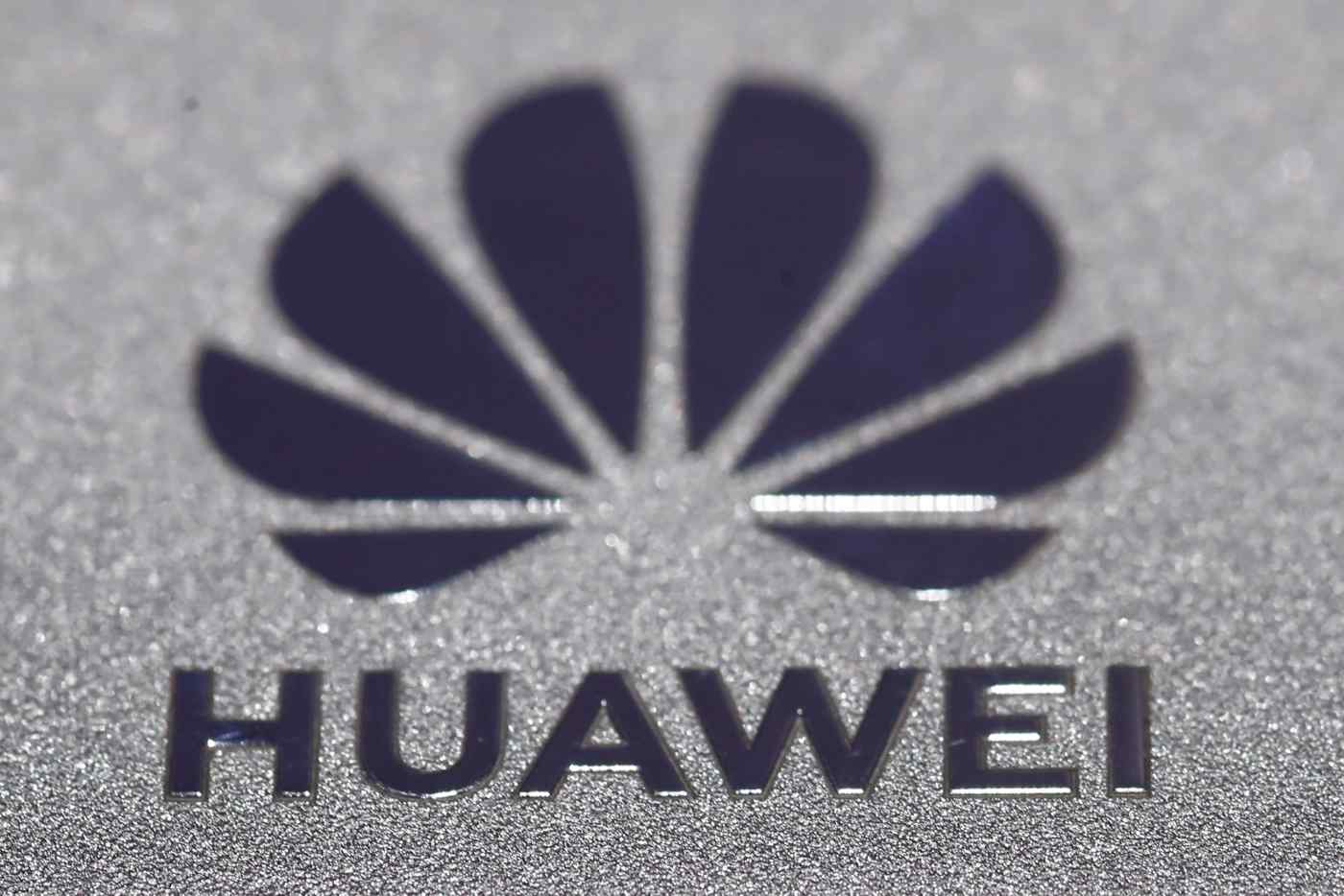 Logo Huawei được nh&amp;igrave;n thấy trong Triển l&amp;atilde;m &amp;ocirc; t&amp;ocirc; Munich, IAA Mobility 2021 ở Munich, Đức, ng&amp;agrave;y 8 th&amp;aacute;ng 9. &amp;copy; Reuters