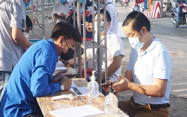 Đảm bảo việc qu&amp;eacute;t m&amp;atilde; QR phải được thực hiện đồng bộ tr&amp;ecirc;n địa b&amp;agrave;n tỉnh bắt đầu từ ng&amp;agrave;y 27/09/2021. Đồng thời, thực hiện gắn y&amp;ecirc;u cầu qu&amp;eacute;t m&amp;atilde; QR v&amp;agrave;o điều kiện an to&amp;agrave;n khi triển khai hoạt động, sản xuất, kinh doanh