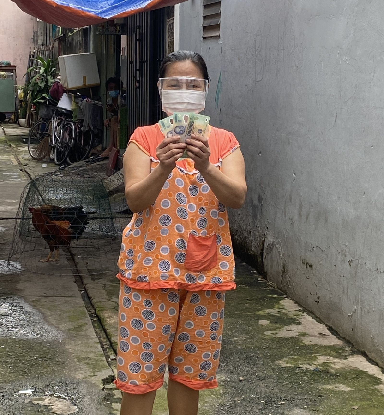 Người d&amp;acirc;n đang điều trị F0 tại nh&amp;agrave; được nhận tiền hỗ trợ đợt 2 th&amp;ocirc;ng qua tổ trưởng tổ d&amp;acirc;n phố