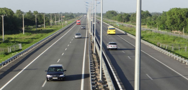 Đề xuất không thu phí đăng kiểm xe ô tô mới