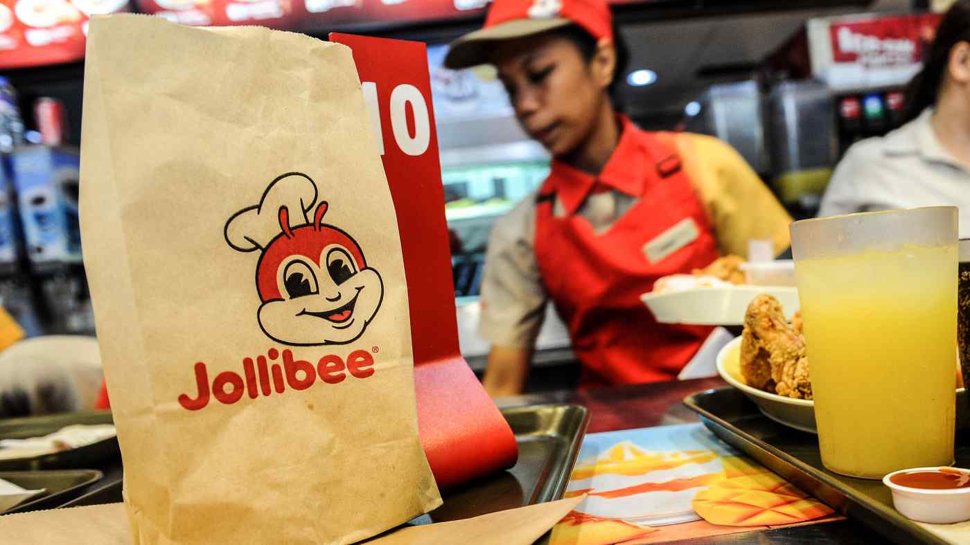 Những người Philippines l&amp;agrave;m việc ở nước ngo&amp;agrave;i đ&amp;atilde; gi&amp;uacute;p chuỗi Jollibee lan rộng ra to&amp;agrave;n cầu, đặc biệt l&amp;agrave; ở Mỹ v&amp;agrave; Trung Đ&amp;ocirc;ng. &amp;copy; AFP / Jiji