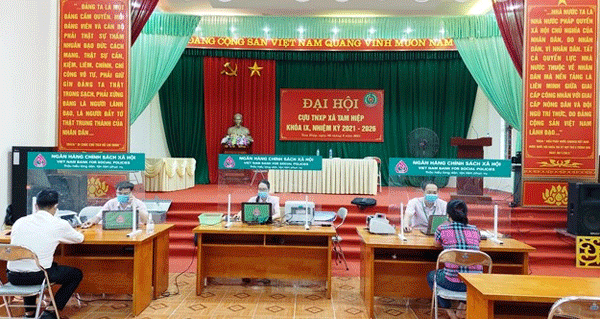 Chi nh&amp;aacute;nh NHCSXH tỉnh Bắc Giang thực hiện giao dịch tại Điểm giao dịch x&amp;atilde;, phường đảm bảo 5K của Bộ Y tế