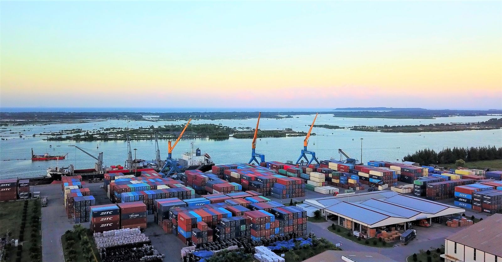 Logistics được xem l&amp;agrave; k&amp;ecirc;nh đầu tư hấp dẫn trong những năm tới.
