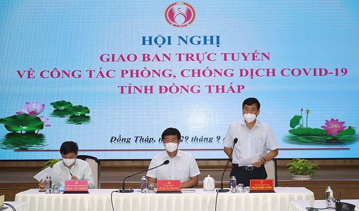 C&amp;aacute;c đồng ch&amp;iacute; Thường trực Tỉnh ủy Đồng Th&amp;aacute;p, chủ tr&amp;igrave; hội nghị