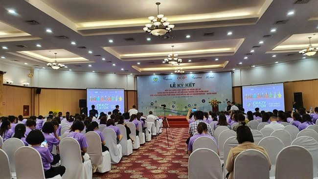 To&amp;agrave;n cảnh hội nghị.