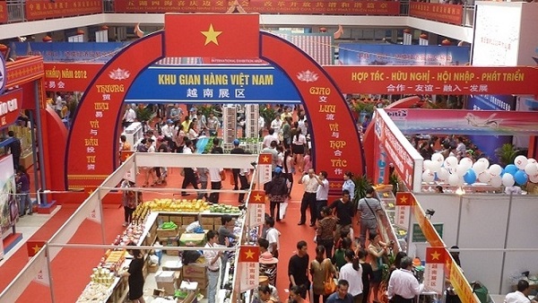 Hội chợ thương mại Việt Nam Trung Quốc l&amp;agrave; h&amp;igrave;nh thức hoạt động x&amp;uacute;c tiến thương mại diễn ra thường ni&amp;ecirc;n tại 2 nước Việt Nam - Trung Quốc h&amp;agrave;ng năm nhằm th&amp;uacute;c đẩy kinh tế, h&amp;agrave;ng h&amp;oacute;a giao thương v&amp;agrave; l&amp;agrave; cơ hội trưng b&amp;agrave;y c&amp;aacute;c sản phẩm nổi bật của doanh nghiệp 2 nước