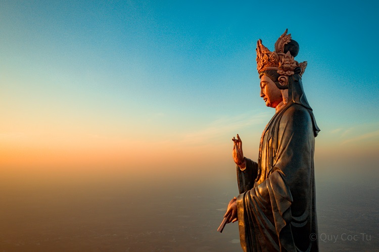Tượng Phật B&amp;agrave; tr&amp;ecirc;n đỉnh n&amp;uacute;i B&amp;agrave; Đen