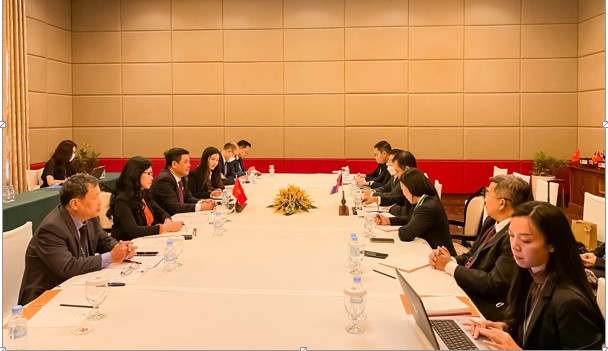 Bộ trưởng Nguyễn Hồng Di&amp;ecirc;n hội đ&amp;agrave;m với Bộ trưởng C&amp;ocirc;ng Thương L&amp;agrave;o Mạ-lay-thong C&amp;ocirc;m-mạ-x&amp;iacute;t