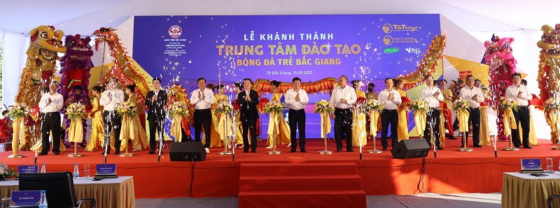 Lễ kh&amp;aacute;nh th&amp;agrave;nh Trung t&amp;acirc;m Đ&amp;agrave;o tạo b&amp;oacute;ng đ&amp;aacute; trẻ Bắc Giang diễn ra v&amp;agrave;o chiều 15/9 tại SVĐ tỉnh Bắc Giang.