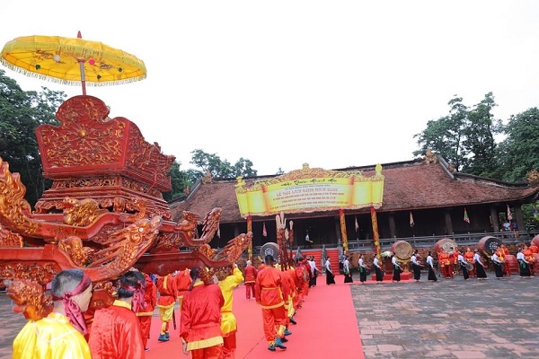 Lễ hội diễn ra trong kh&amp;ocirc;ng kh&amp;iacute; th&amp;agrave;nh k&amp;iacute;nh, linh thi&amp;ecirc;ng