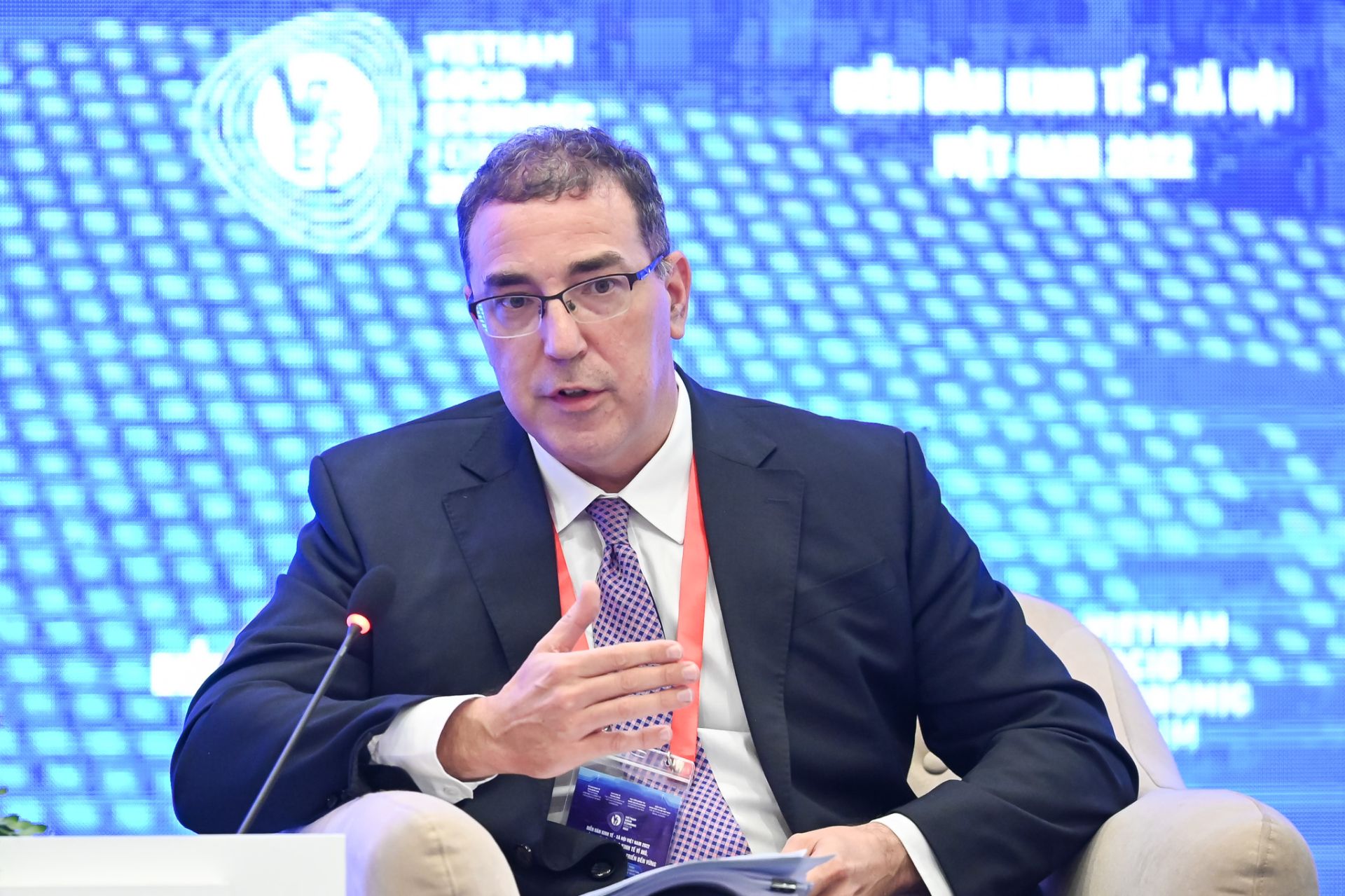 Trưởng đại Diện của IMF tại Việt Nam v&amp;agrave; L&amp;agrave;o Francois Painchaud