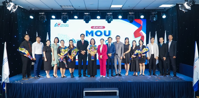 BGH Hoa Sen v&amp;agrave; 12 doanh nghiệp đ&amp;atilde; k&amp;yacute; kết MOU tại sự kiện.