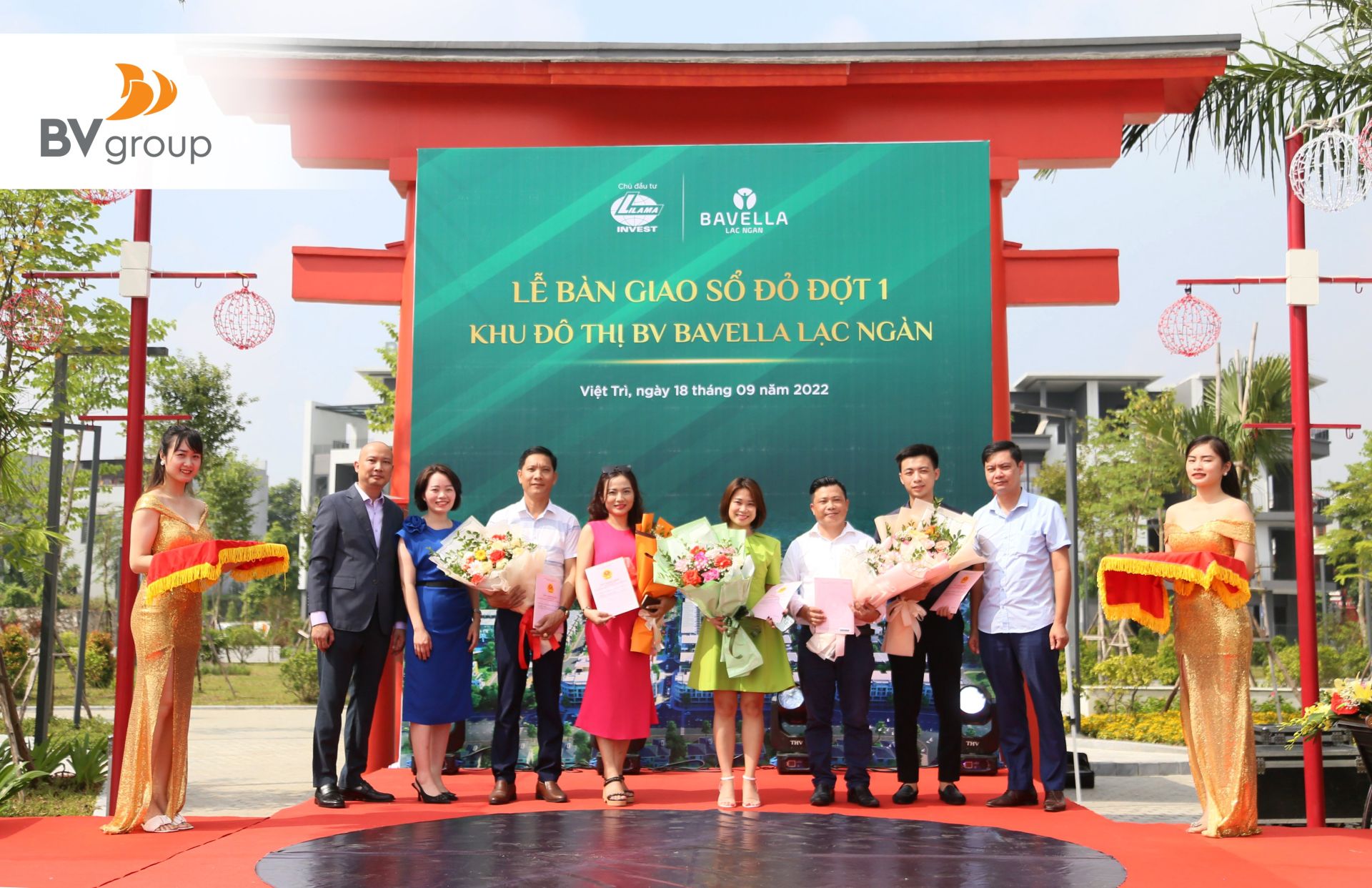 Trao sổ đỏ cho những kh&amp;aacute;ch h&amp;agrave;ng đầu ti&amp;ecirc;n tại BV Bavella Lạc Ng&amp;agrave;n