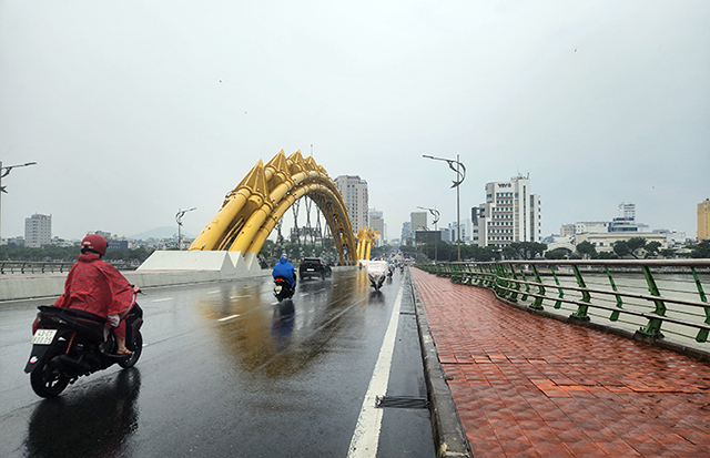 Người d&amp;acirc;n Đ&amp;agrave; Nẵng trở về nh&amp;agrave; trong chiều 27/9/2022 để tr&amp;aacute;nh b&amp;atilde;o.