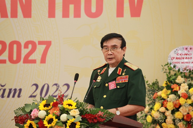 Thay mặt Đo&amp;agrave;n Chủ tịch, Anh h&amp;ugrave;ng Lực lượng vũ trang nh&amp;acirc;n d&amp;acirc;n, Thiếu tướng L&amp;ecirc; M&amp;atilde; Lương ph&amp;aacute;t biểu khai mạc Đại hội.