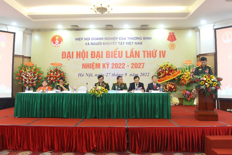 Ph&amp;oacute; Chủ tịch Thường trực Hiệp hội Nguyễn Văn Quỳnh đ&amp;atilde; b&amp;aacute;o c&amp;aacute;o tại Đại hội.
