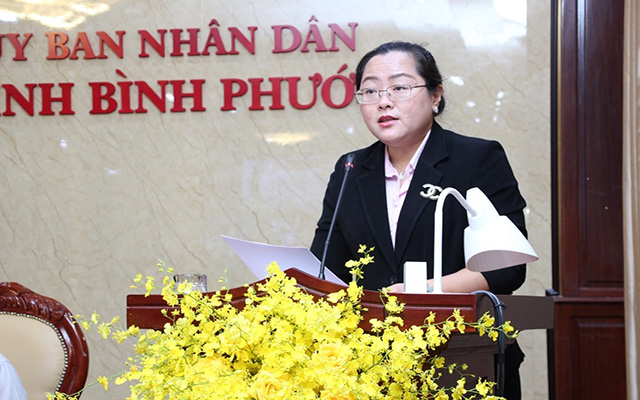 B&amp;agrave; Trần Thị Hồng Minh &amp;ndash; Ph&amp;oacute; Gi&amp;aacute;m đốc tiếp thị Becamex IDC trao đổi tại Hội thảo