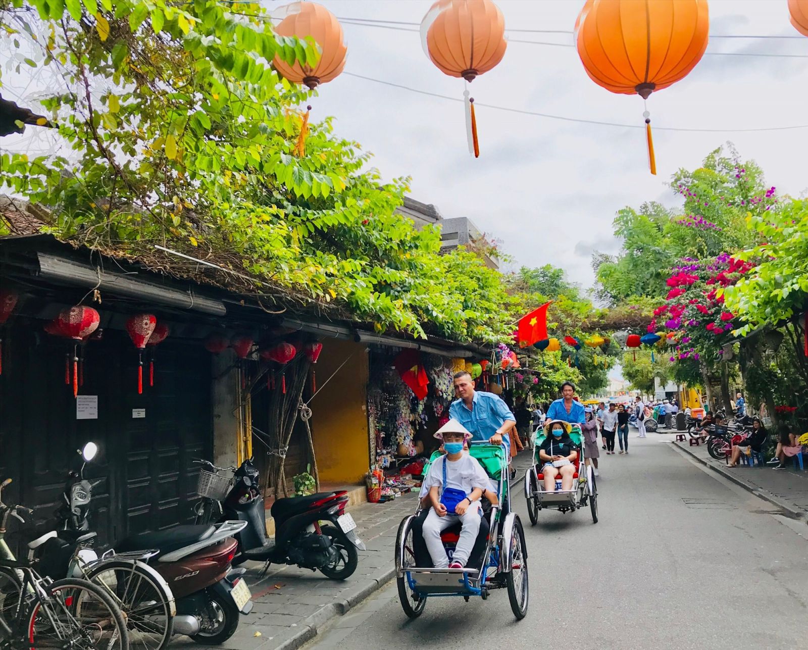 TP.Hội An, mặc d&amp;ugrave; l&amp;agrave; trung t&amp;acirc;m du lịch của tỉnh v&amp;agrave; khu vực, tuy nhi&amp;ecirc;n từ ng&amp;agrave;y 1 - 3/9 b&amp;igrave;nh qu&amp;acirc;n mỗi ng&amp;agrave;y đơn vị n&amp;agrave;y chỉ b&amp;aacute;n gần 4.000 v&amp;eacute; tham quan phố cổ, thấp hơn khoảng 1.000 v&amp;eacute; so với ng&amp;agrave;y thường