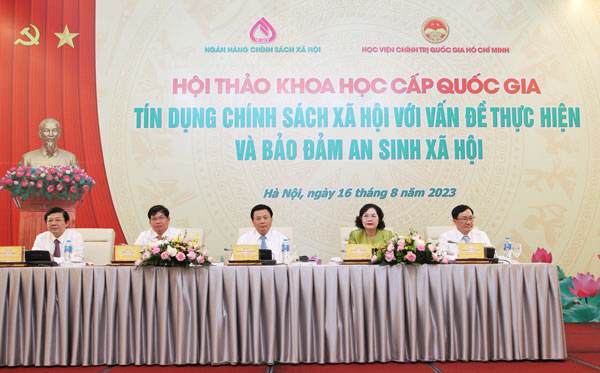 Chủ tr&amp;igrave; hội thảo