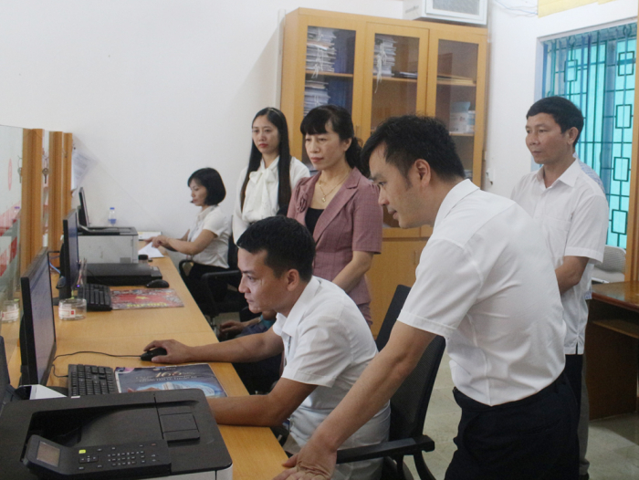 Sở Th&amp;ocirc;ng tin v&amp;agrave; Truyền th&amp;ocirc;ng kiểm tra kết quả thực hiện dịch vụ c&amp;ocirc;ng trực tuyến tại x&amp;atilde; Quảng Y&amp;ecirc;n, huyện Thanh Ba