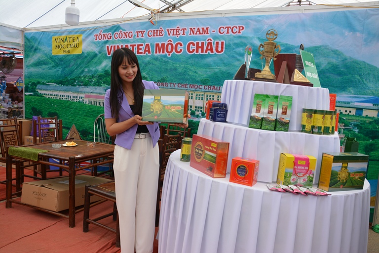 Ảnh minh họaCty Ch&amp;egrave; Việt Nam CT-CP VINATE A MỘC CH&amp;Acirc;U trưng b&amp;agrave;y, giới thiệu sản phẩm ch&amp;egrave; v&amp;ugrave;ng cao nguy&amp;ecirc;n.