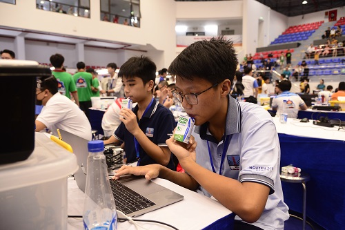 Sữa tươi Vinamilk Green Farm đạt chứng nhận an to&amp;agrave;n v&amp;agrave; tinh khiết từ Mỹ, mang đến d&amp;ograve;ng sữa chất lượng, ngon thanh cho th&amp;iacute; sinh.