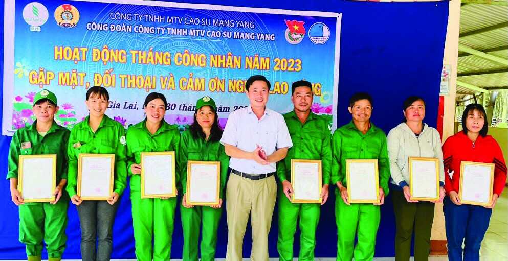 Hiện nay c&amp;ocirc;ng ty lu&amp;ocirc;n đảm bảo thu nhập ổn định  cho c&amp;ocirc;ng nh&amp;acirc;n l&amp;agrave; người đồng b&amp;agrave;o d&amp;acirc;n tộc thiểu số