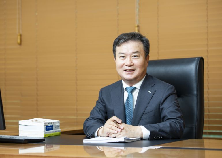 cựu CEO h&amp;atilde;ng sản xuất vật liệu pin Ecopro (H&amp;agrave;n Quốc) Lee Dong-chae