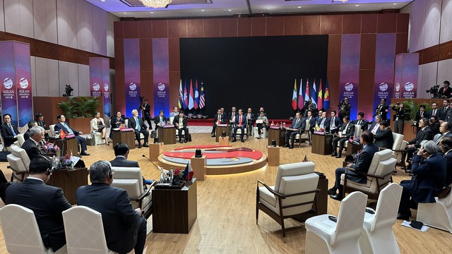 Thủ tướng Ch&amp;iacute;nh phủ Phạm Minh Ch&amp;iacute;nh c&amp;ugrave;ng L&amp;atilde;nh đạo c&amp;aacute;c nước ASEAN dự phi&amp;ecirc;n họp hẹp trao đổi về c&amp;aacute;c vấn đề quốc tế v&amp;agrave; khu vực - Ảnh: VGP