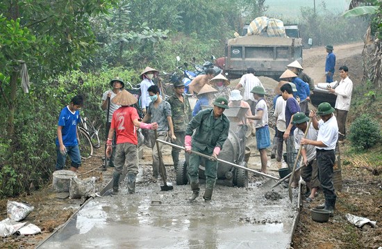 Nhiều tuyến đường tr&amp;ecirc;n địa b&amp;agrave;n huyện Thanh Sơn được b&amp;ecirc; t&amp;ocirc;ng h&amp;oacute;a từ nguồn vốn
